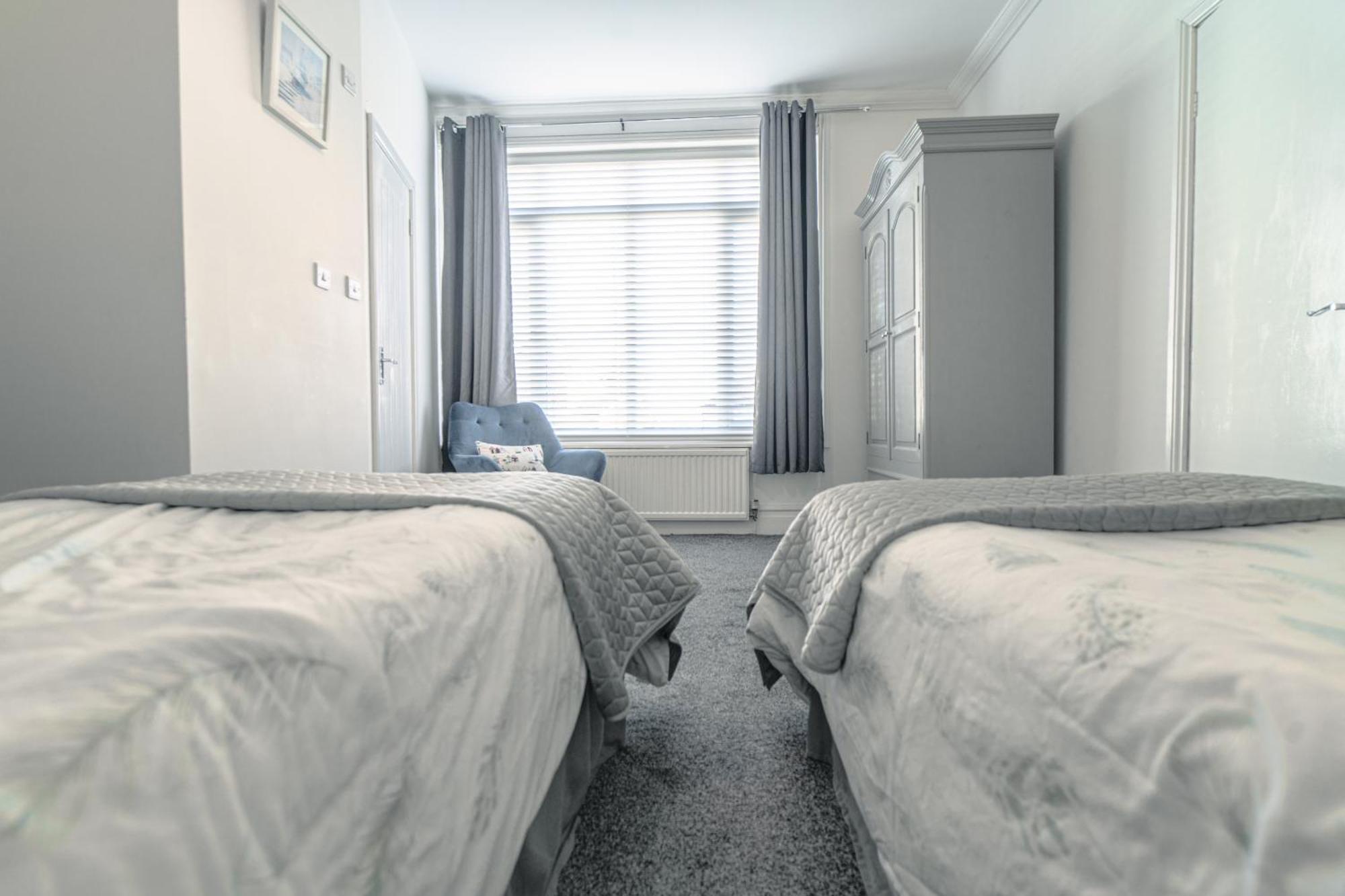 Beachmount Holiday Apartments โคลวินเบย์ ภายนอก รูปภาพ