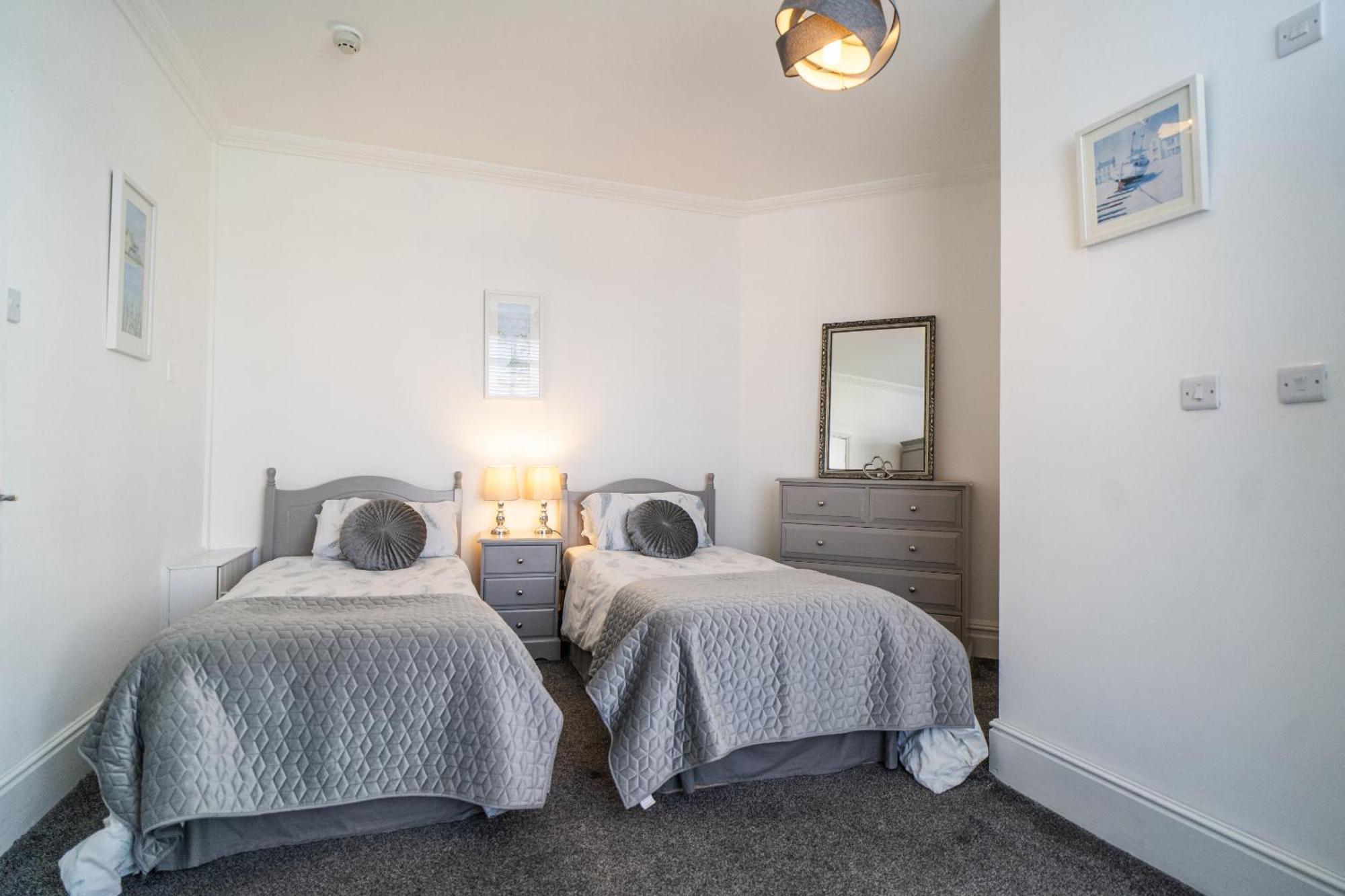 Beachmount Holiday Apartments โคลวินเบย์ ภายนอก รูปภาพ